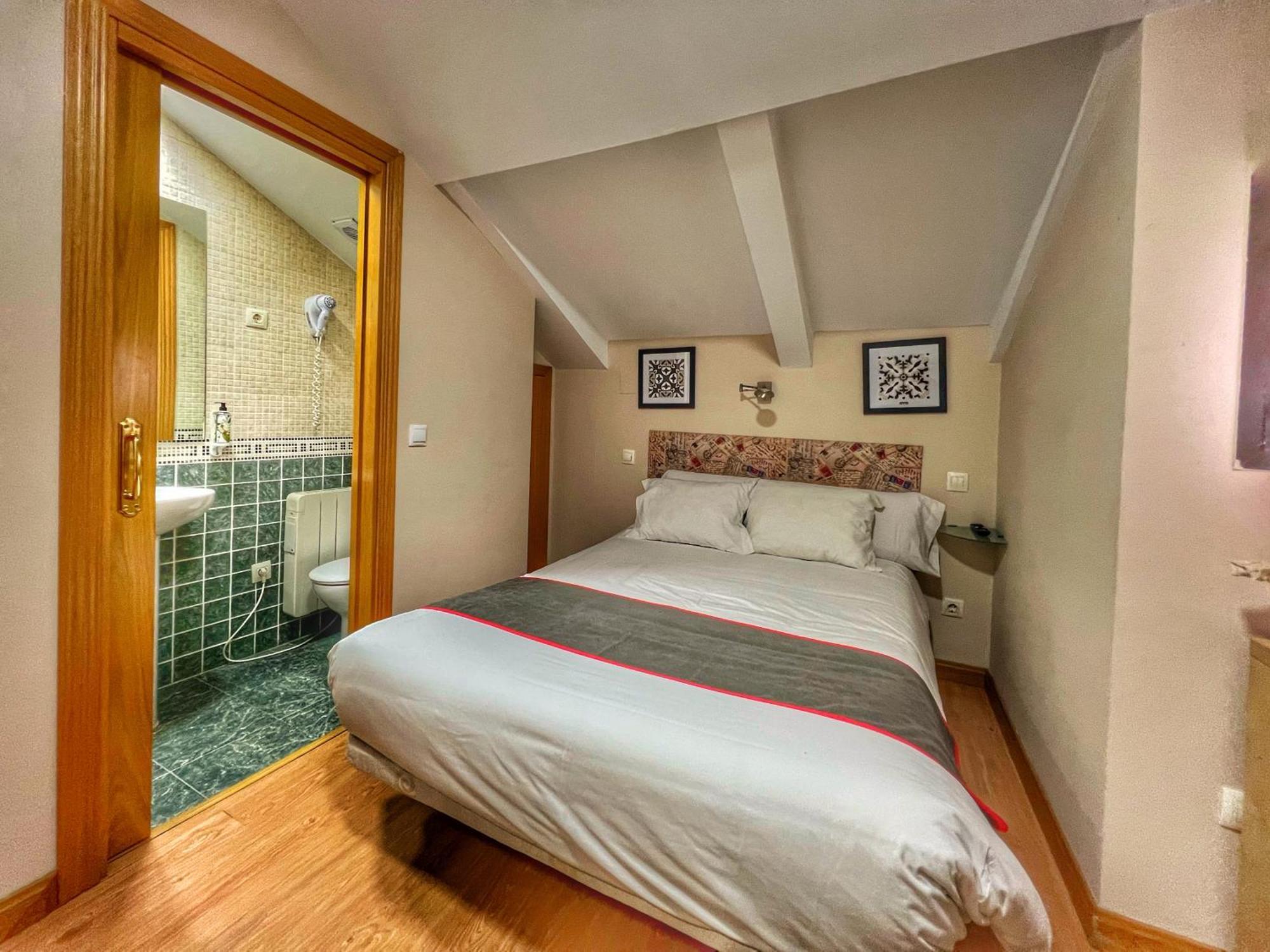 Hostal La Colmena Vicolozano Экстерьер фото